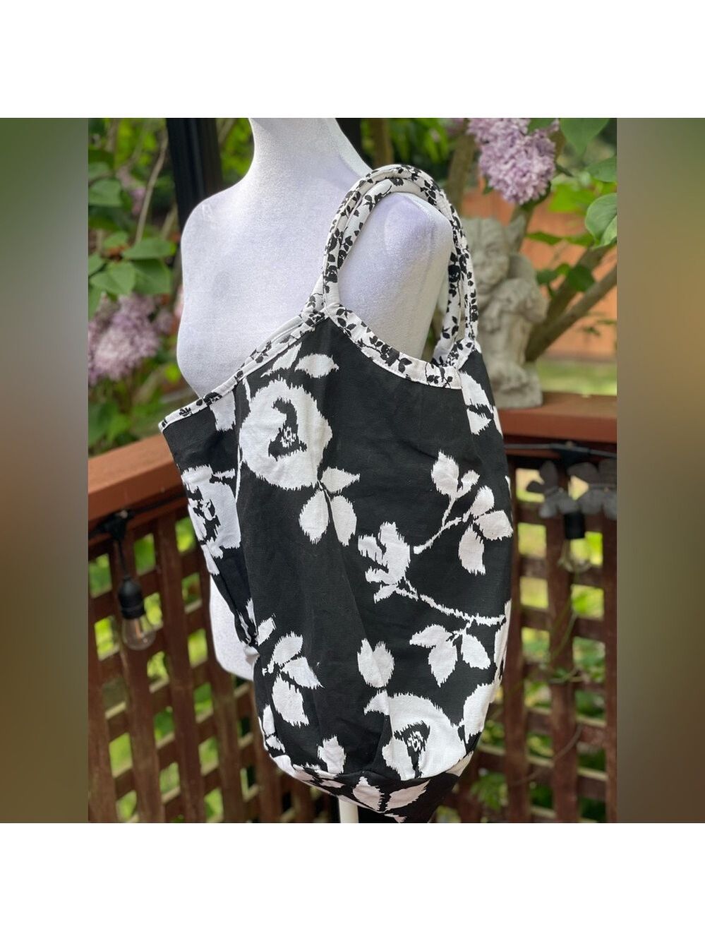 ECHO black/white Floral canvas with ties and zippered pouch big tote Bag